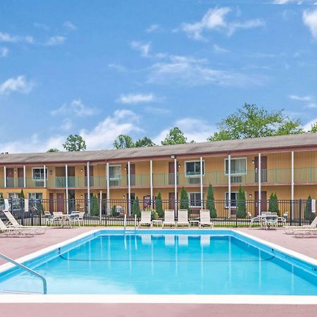 Days Inn By Wyndham Branford New Haven Conference Center Eksteriør billede
