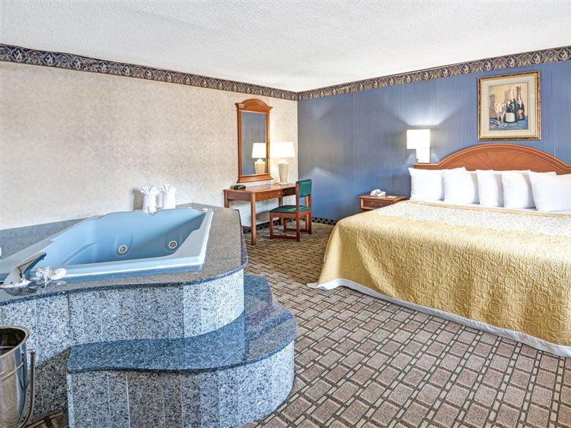 Days Inn By Wyndham Branford New Haven Conference Center Eksteriør billede