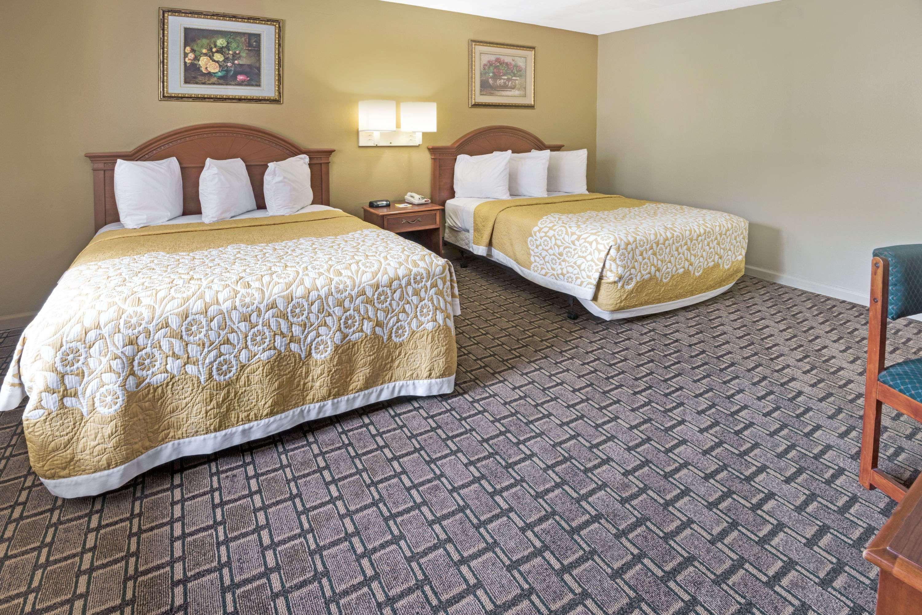 Days Inn By Wyndham Branford New Haven Conference Center Eksteriør billede