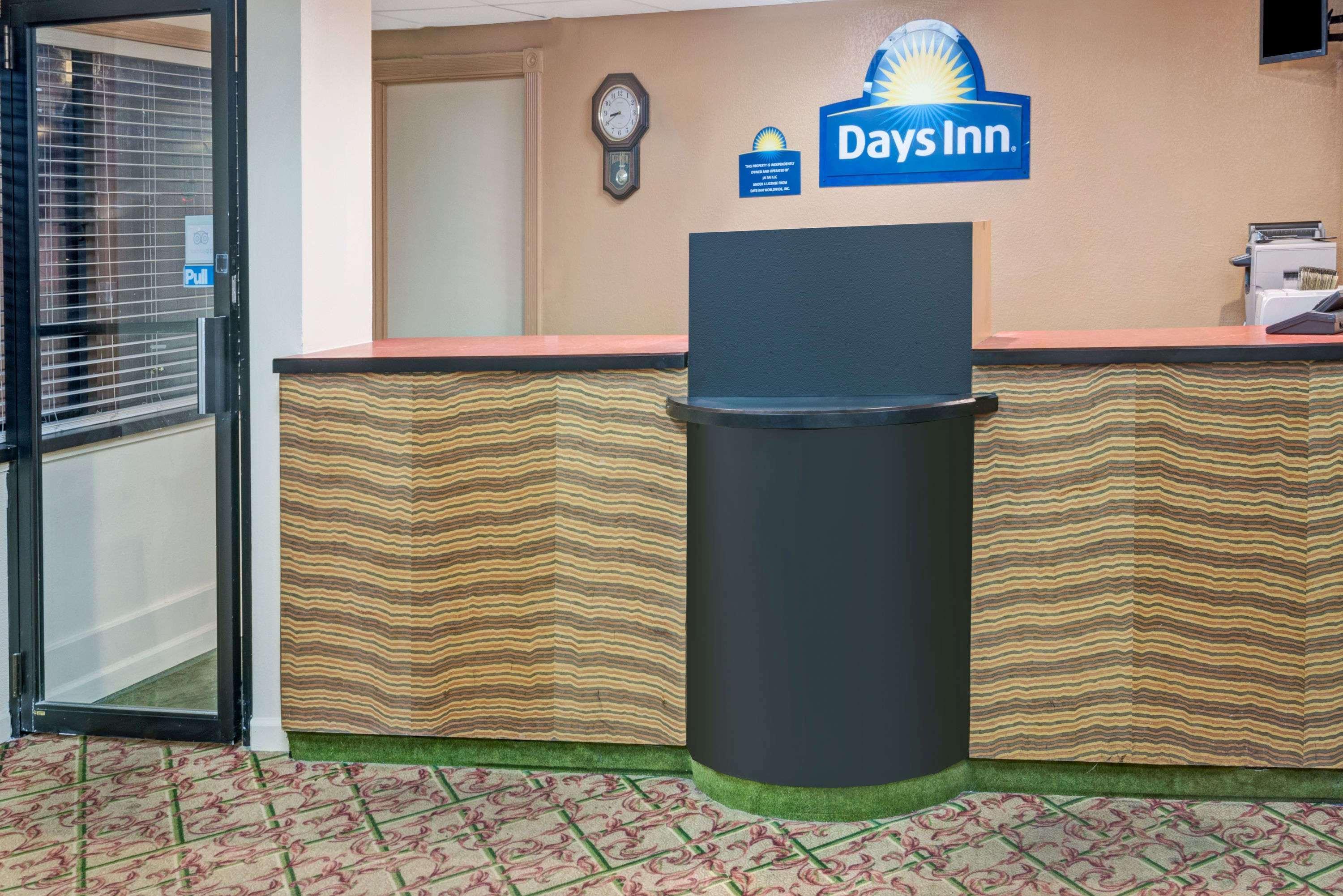 Days Inn By Wyndham Branford New Haven Conference Center Eksteriør billede